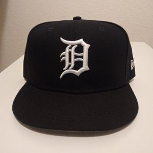 OFFICIAL MLB DETROIT TIGERS SNAPBACK HAT (BRAND NEW)
